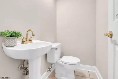 8 Cedar Ln, Roseland, NJ 07068 - Photo 23