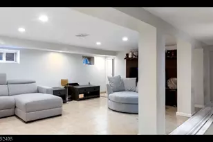 33 Johnson Ave, Teaneck Township, NJ 07666 - Photo 5