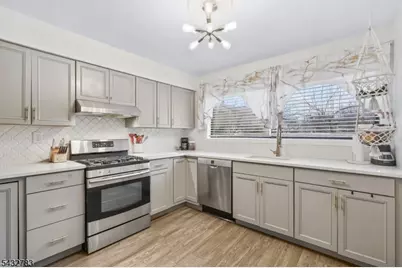 424 Tall Oak Ln, Hillsborough Township, NJ 08844 - Photo 5