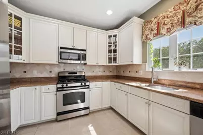 8 Hopkinson Ln, Franklin Township, NJ 08873 - Photo 7