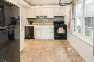 157 Cynthia Dr, Mansfield Township, NJ 07840 - Photo 5