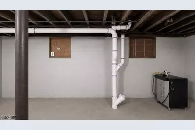 596 S 19th St, Newark, NJ 07103 - Photo 35