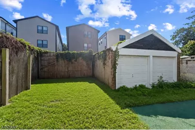 596 S 19th St, Newark, NJ 07103 - Photo 39