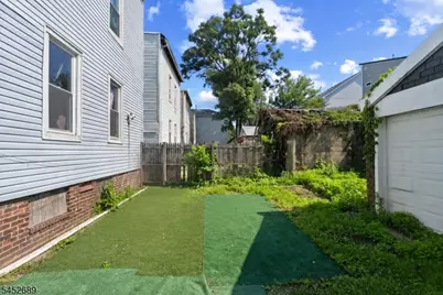 596 S 19th St, Newark, NJ 07103 - Photo 41
