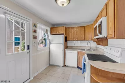 34 Baldwin Ave, South Bound Brook Boro, NJ 08880 - Photo 9