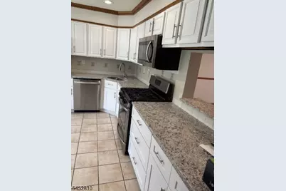 10 Lindsey Ct, Franklin Township, NJ 08823 - Photo 3