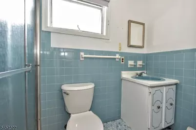224 Romain Ave, Pompton Lakes, NJ 07442 - Photo 17