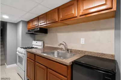 90 Manchester Ave, Paterson, NJ 07502 - Photo 15