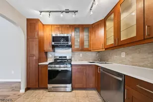 60 Taylor Dr, Franklin Township, NJ 08823 - Photo 7