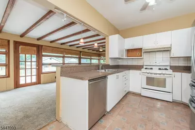 11 Farrington St, West Caldwell, NJ 07006 - Photo 7