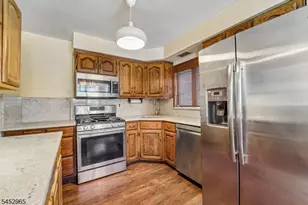 1030 Jassamine Way, Fort Lee, NJ 07024 - Photo 11