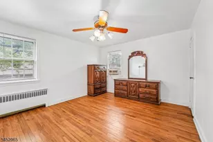 1030 Jassamine Way, Fort Lee, NJ 07024 - Photo 15