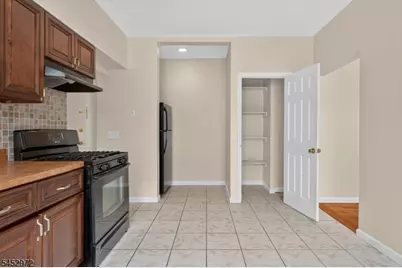 21 Robert Pl #2R, Irvington, NJ 07111 - Photo 5