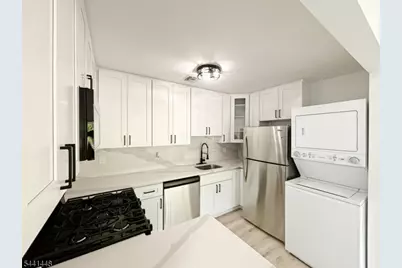 135 Falcon Ridge Way, Hamburg, NJ 07419 - Photo 5