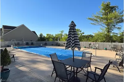 135 Falcon Ridge Way, Hamburg, NJ 07419 - Photo 9
