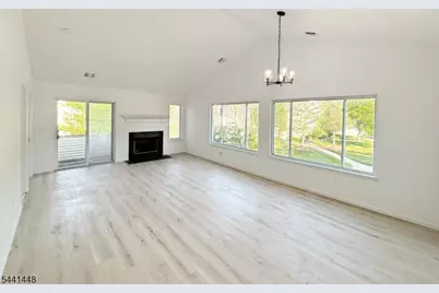 135 Falcon Ridge Way, Hamburg, NJ 07419 - Photo 3