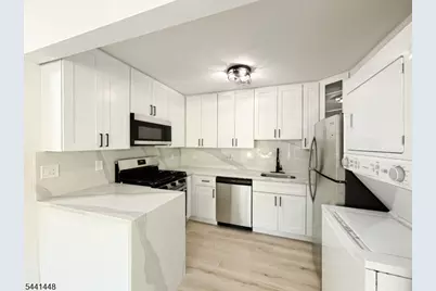 135 Falcon Ridge Way, Hamburg, NJ 07419 - Photo 1