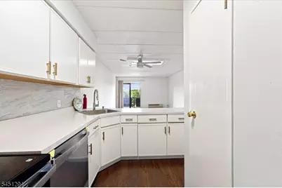 5 Linden St #6i, Hackensack, NJ 07601 - Photo 11