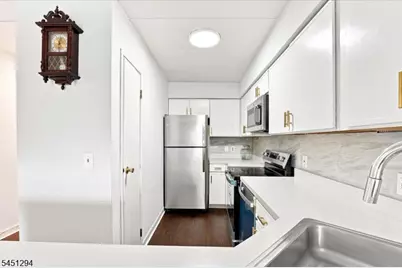 5 Linden St #6i, Hackensack, NJ 07601 - Photo 9