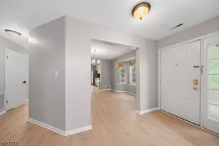 43 Sapphire Ln, Franklin Township, NJ 08823 - Photo 3