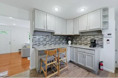 77 Deborah Ct, Plainfield City, NJ 07062 - Photo 9