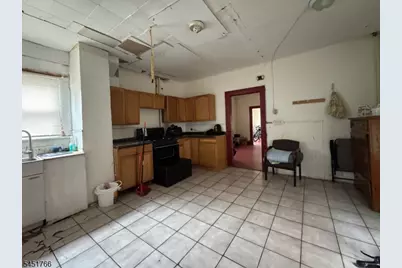 85 Veterans Memorial Dr, Somerville, NJ 08876 - Photo 7
