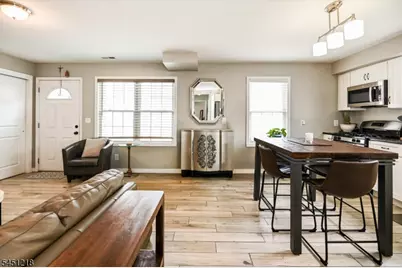 8 Chamberlain Ave, Elmwood Park, NJ 07407 - Photo 5