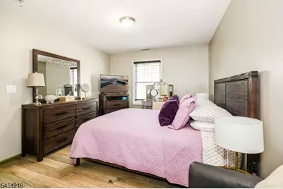 8 Chamberlain Ave, Elmwood Park, NJ 07407 - Photo 11