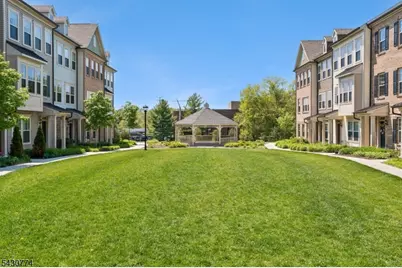 10 Cortland Ct, Livingston, NJ 07039 - Photo 17