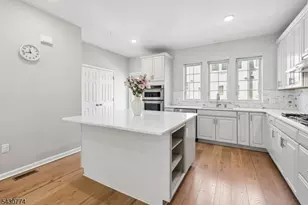 10 Cortland Ct, Livingston, NJ 07039 - Photo 9