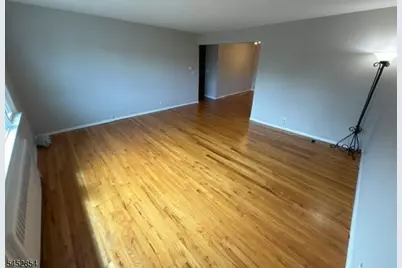 28 Chambers Ct, Clifton, NJ 07013 - Photo 3