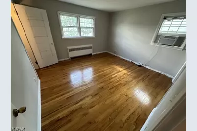 28 Chambers Ct, Clifton, NJ 07013 - Photo 11