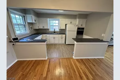 28 Chambers Ct, Clifton, NJ 07013 - Photo 9