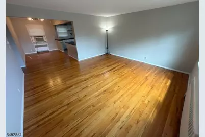 28 Chambers Ct, Clifton, NJ 07013 - Photo 5