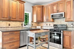 7 Lazarus Dr, Roxbury Township, NJ 07852 - Photo 9