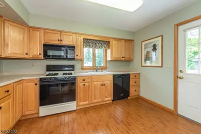 11 Susan Ct, Clifton, NJ 07012 - Photo 9