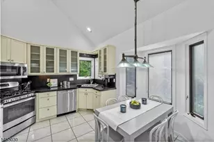 239 Westervelt Ln, Mahwah, NJ 07430 - Photo 9