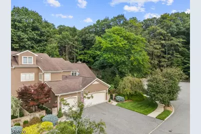 239 Westervelt Ln, Mahwah, NJ 07430 - Photo 3