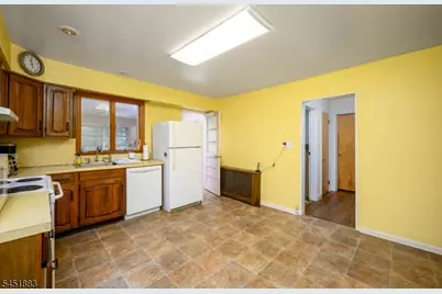 110 Amherst Ave, Woodbridge Township, NJ 07067 - Photo 17