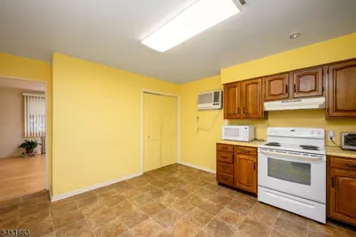 110 Amherst Ave, Woodbridge Township, NJ 07067 - Photo 15