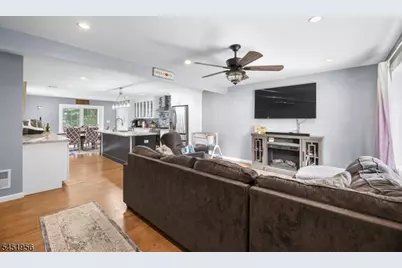 42 Wells Ct, Bloomfield, NJ 07003 - Photo 5