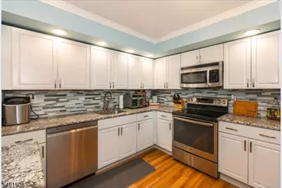 4 B-C Foxwood Dr #C, Morris Plains, NJ 07950 - Photo 3
