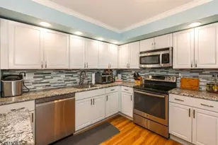 4 B-C Foxwood Dr, Morris Plains, NJ 07950 - Photo 3