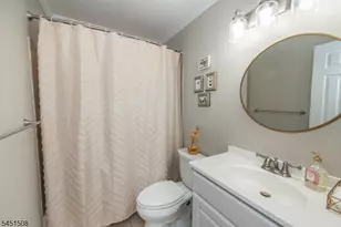4 B-C Foxwood Dr, Morris Plains, NJ 07950 - Photo 17
