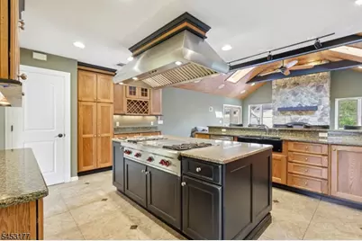 1526 N Stiles St, Linden, NJ 07036 - Photo 13