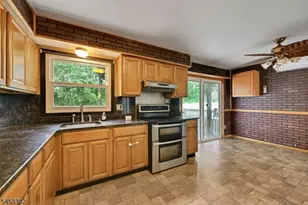 16 Essex Rd, Wantage, NJ 07461 - Photo 11