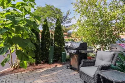 16 Yarmouth Ct, Scotch Plains Township, NJ 07076 - Photo 3