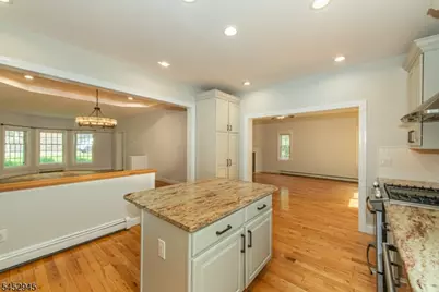 298 Emerson Ln, Berkeley Heights Township, NJ 07922 - Photo 9