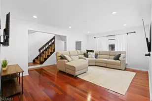 142 Riverbend Dr, North Brunswick Township, NJ 08902 - Photo 3