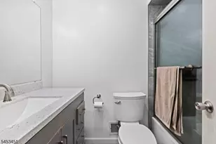 142 Riverbend Dr, North Brunswick Township, NJ 08902 - Photo 19